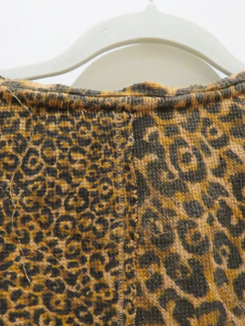 ANTHROPOLOGIE PILCRO Split Neck Waffle Leopard Print Top Small Mob Wives Casual - Picture 10 of 12